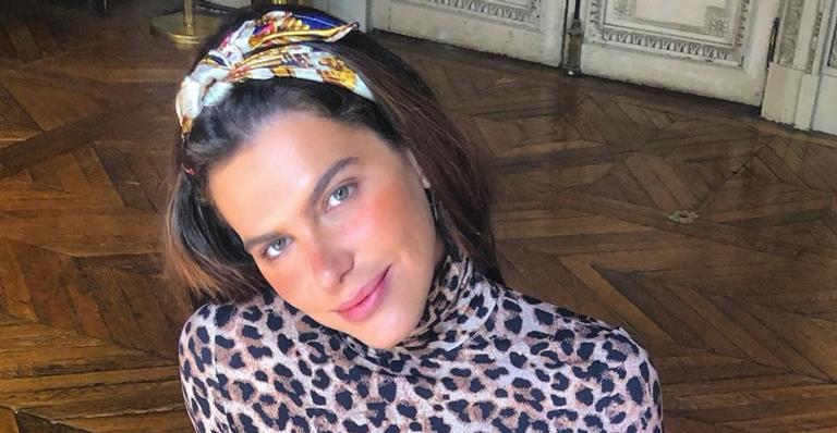 De biquíni, Mariana Goldfarb surpreende ao surgir toda suada em sauna: ”Diferente”