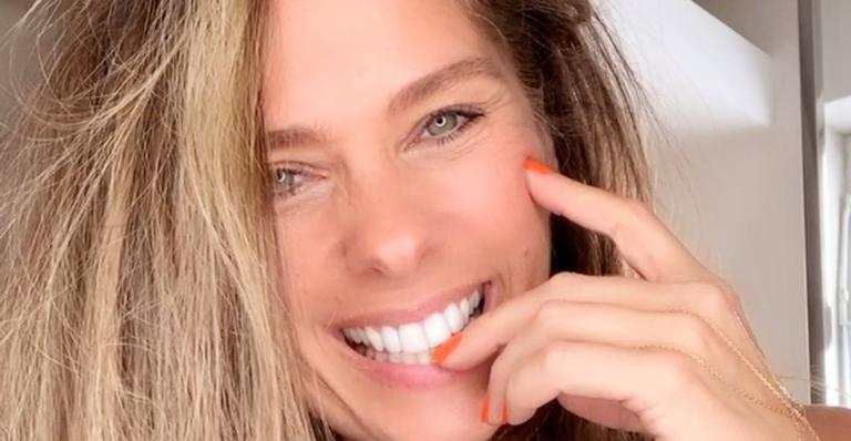 Mistério desvendado! Adriane Galisteu ensina truque nos seios e dispara: ”Não coloquei silicone”