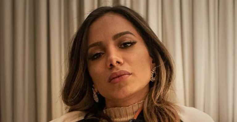 Anitta descobre detalhe íntimo sobre o novo irmão e confessa: ”Nos amamos independente disso”