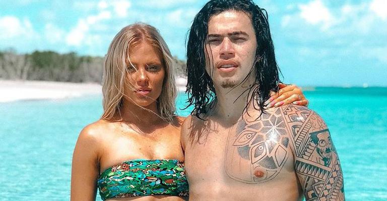 Whindersson Nunes e Luísa Sonza entram em contato com óleo tóxico e preocupam fãs: ”Tinha óleo nos pés”