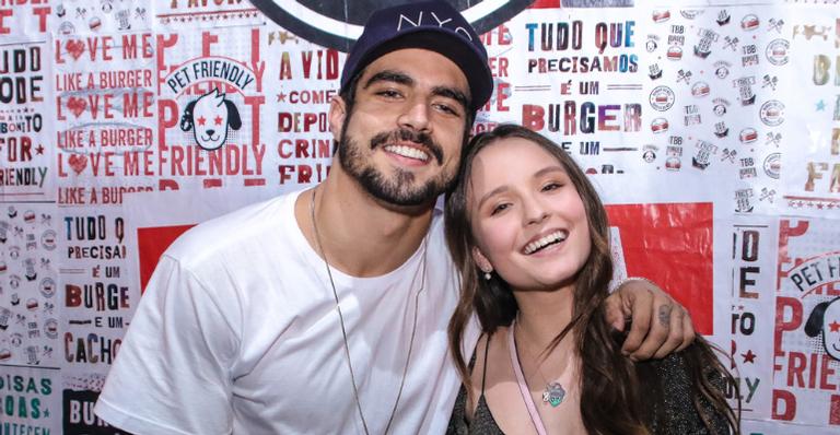 Larissa Manoela prestigia Caio Castro em inauguração de hamburgueria e se derrete em elogios: ”Amei”