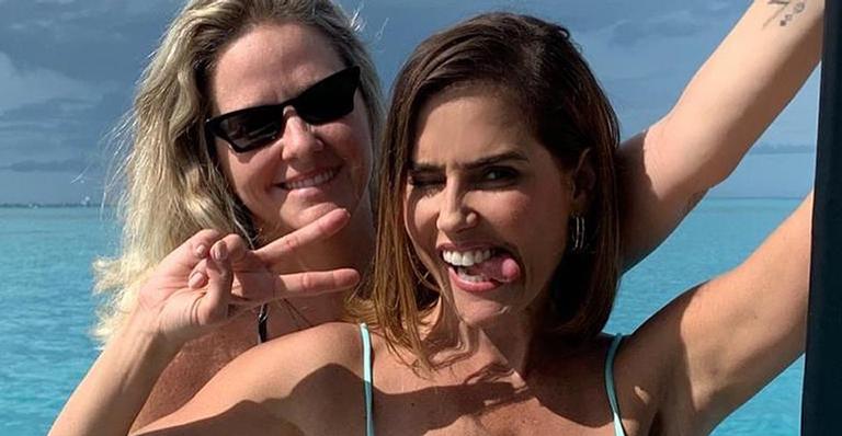 De biquíni, Deborah Secco esbanja boa forma ao curtir viagem paradisíaca ao México