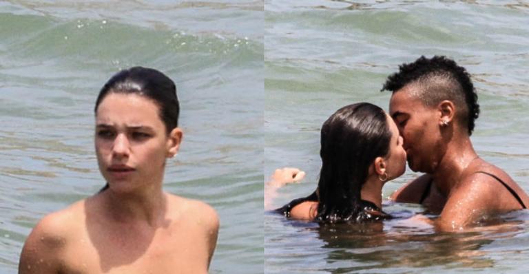 Solteira, Bruna Linzmeyer troca beijos quentes em dia de praia no Rio de Janeiro