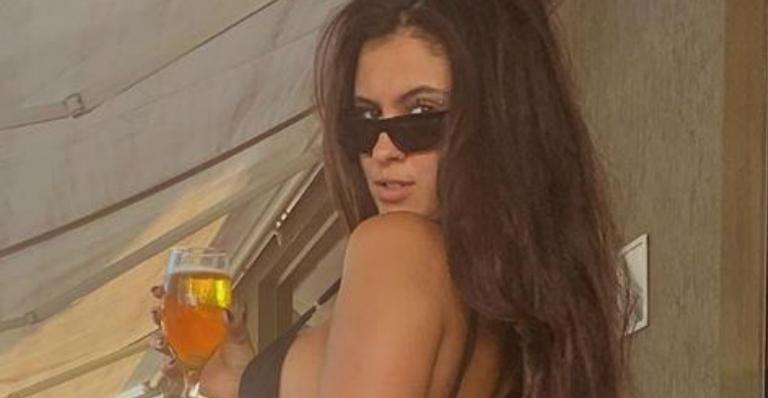 Ex-BBB Hana Khalil exibe bumbum com biquíni atoladinho: ”É incontrolável”