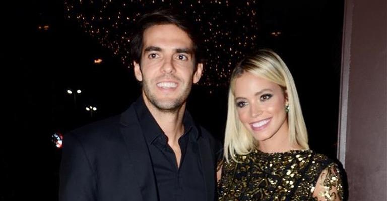 Carol Dias compartilha clique romântico ao lado de Kaká e fãs elogiam: ”Casal mais lindo”