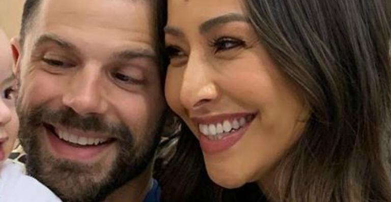 Duda Nagle celebra onze meses de Zoe com fofura e sorrisão