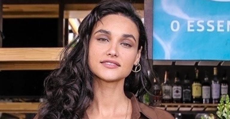 Débora Nascimento surpreende internautas ao compartilhar clique de biquíni: ”Corpo escultural”