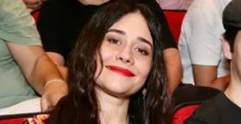 Alessandra Negrini faz raríssima aparição acompanhada de seu filho com Murilo Benício