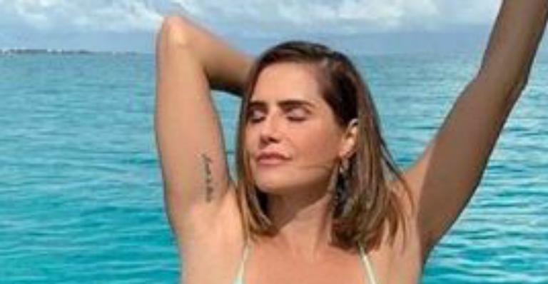 Deborah Secco ostenta corpão perfeito em clique de biquíni e deixa fãs boquiabertos