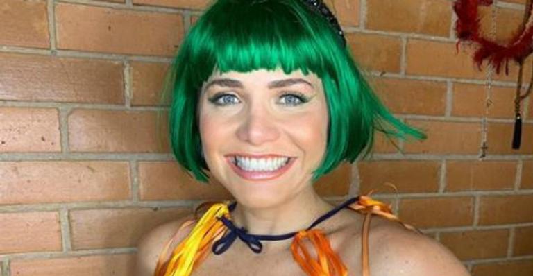 Letícia Colin transforma o barrigão em fantasia inusitada durante festa de Halloween