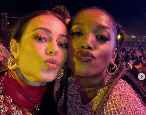 Paolla Oliveira compartilha foto com cantora Iza e dispara: ”Deusa”