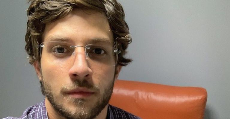 Temperatura máxima! Chay Suede arranca suspiros da web com cara de mau em ensaio fotográfico