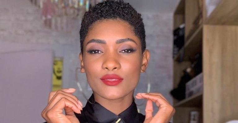 Erika Januza relembra clique dos 24 aninhos e surpreende ao mostrar piercing em lugar estratégico