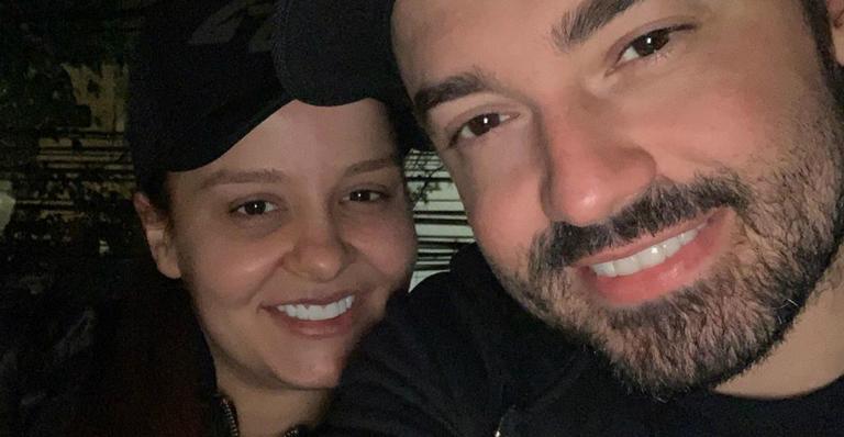 Fernando e Maiara surgem nus em momento íntimo e causam: ”Largados e pelados”