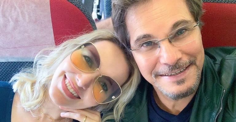 Bodas de algodão! Edson Celulari se declara para a esposa ao completarem dois anos de casados