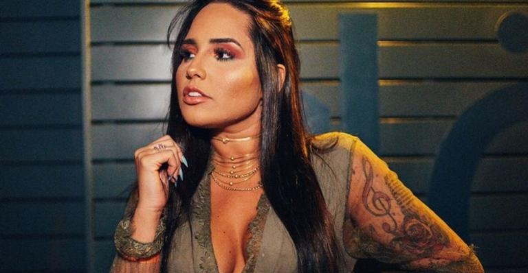 Perlla larga música gospel, volta para o funk e dispara: ”Respeita quem tem história”