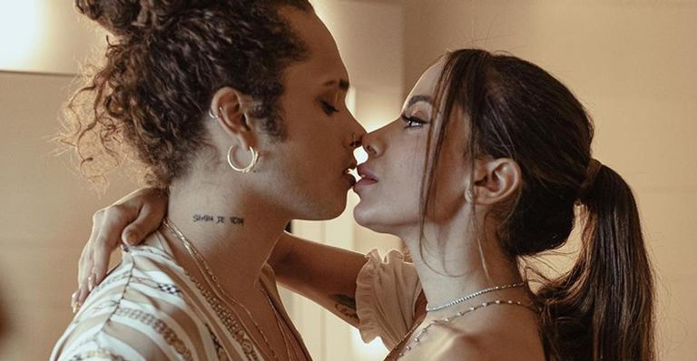 Suposto romance de Anitta e Vitão é falso e foi criado como estratégia de marketing, diz jornal