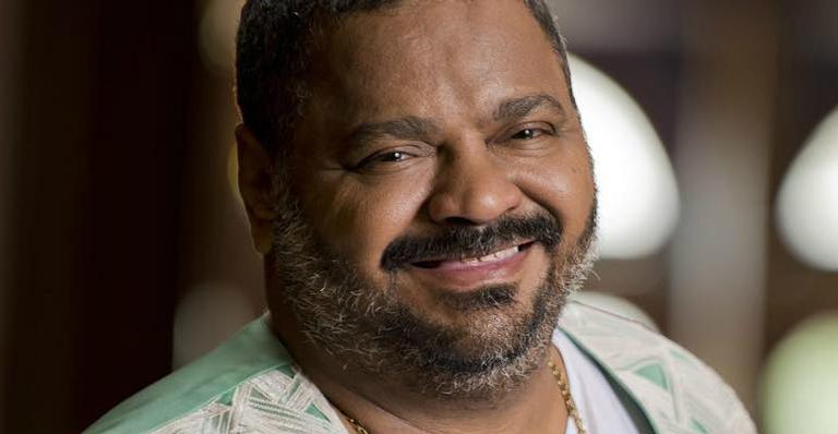 Após internação, Arlindo Cruz surge em rara aparição com neto recém-nascido