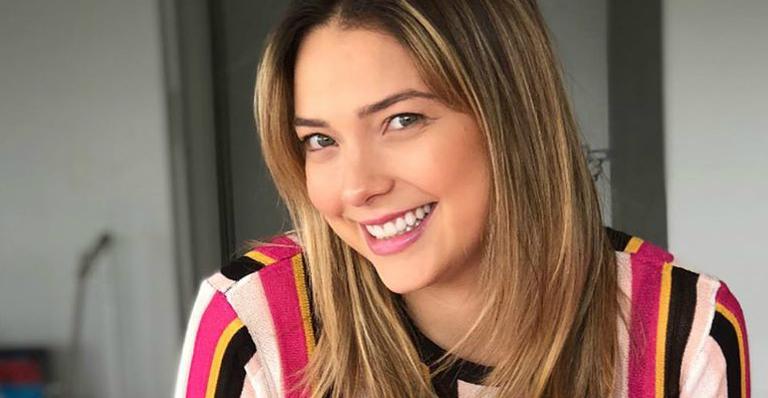 Um mês após parto, Carol Dantas surpreende ao mostrar corpo sem retoques