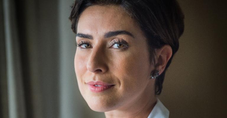 No Chile, Fernanda Paes Leme exibe corpão de biquíni e brinca: ”Esperando a condução”