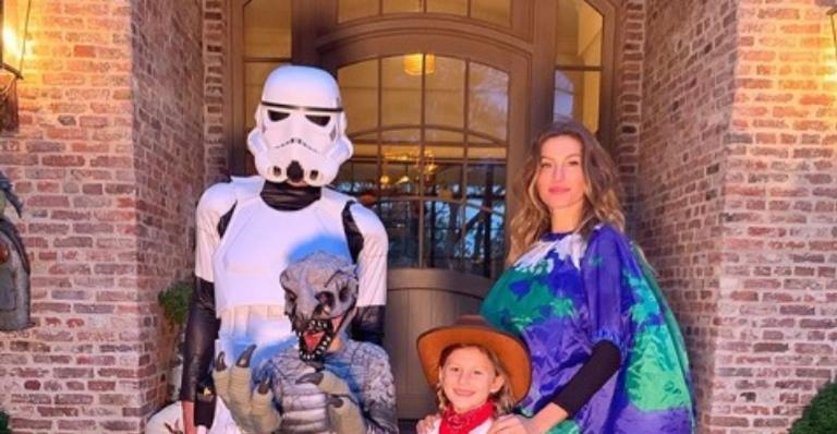 Gisele Bündchen surge fantasiada de planeta Terra no Halloween e impressiona: ”Amei”
