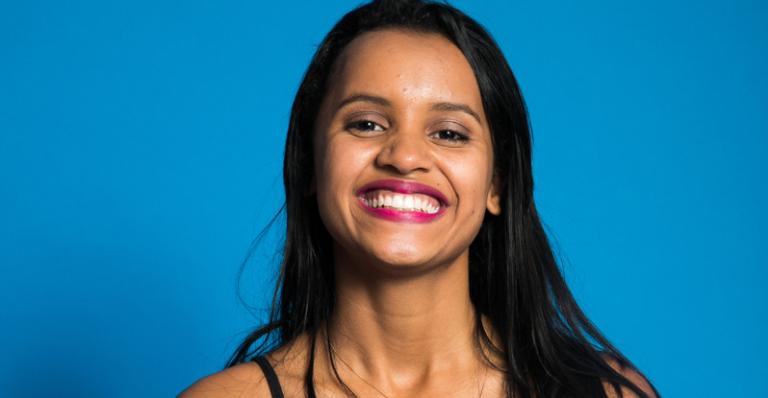 Gleici Damasceno posa estilosa e deixa recado para internautas: ”Não se compare”