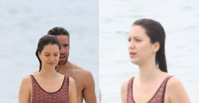 Nathalia Dill surge com maiô estiloso em dia de praia no Rio de Janeiro