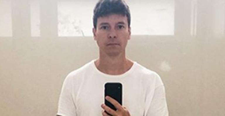 Detalhe inusitado do banheiro de Rodrigo Faro deixa fãs confusos: ”É pra fazer de mãos dadas?”