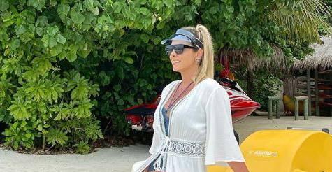 Carla Perez ostenta corpão e beleza impressiona: ”Passa os anos e continua linda”