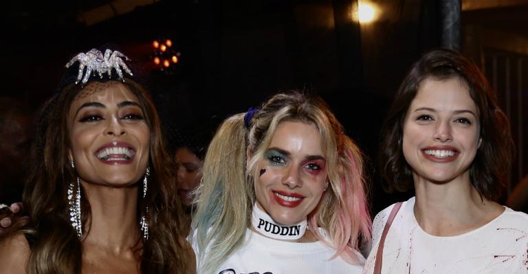 Elenco de ‘A Dona do Pedaço’ organiza festa de halloween e arrasam nas fantasias