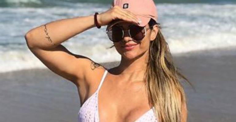 Kelly Key ostenta corpo musculoso em clique de biquíni e deixa fãs boquiabertos