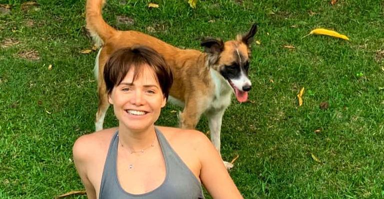 Letícia Colin aposta em body coladinho e exibe barrigão gigante