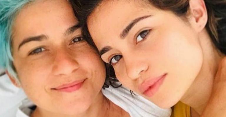 Nanda Costa surge em momento íntimo com a esposa em vídeo na web