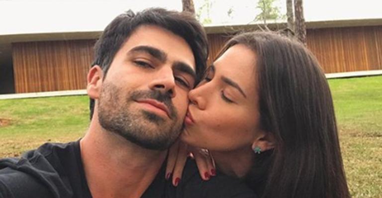 Ex-BBB Rodrigão causa ao compartilhar foto indiscreta da mulher usando o banheiro
