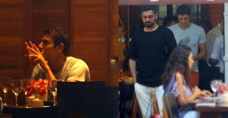 Reynaldo Gianecchini almoça acompanhado em restaurante badalado do Rio