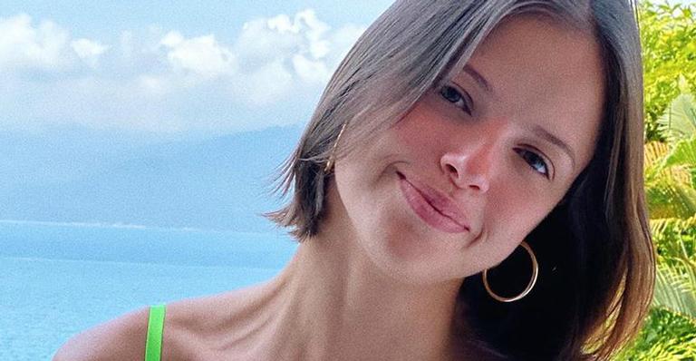 Agatha Moreira faz publi de lingerie e mostra barriga definida