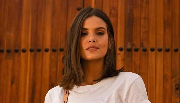 Em viagem, Camila Queiroz posa plena em clique e se encanta com as belezas do local: ‘Lugar inspirador’