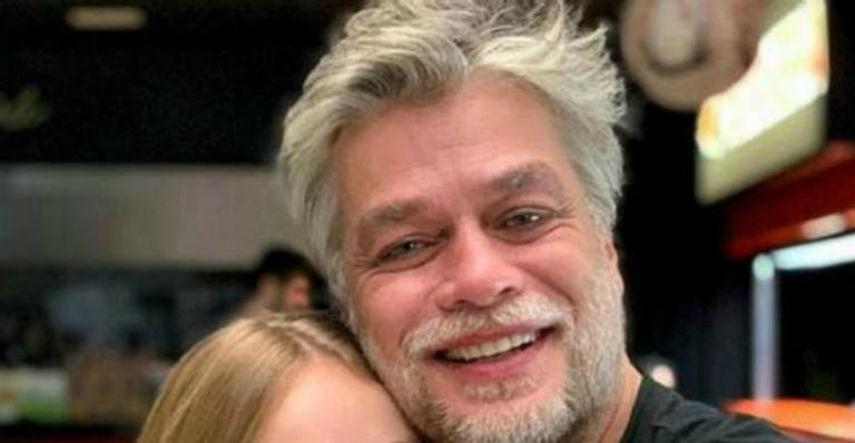 Fábio Assunção relembra juventude com foto antiga: ”Continua lindo”