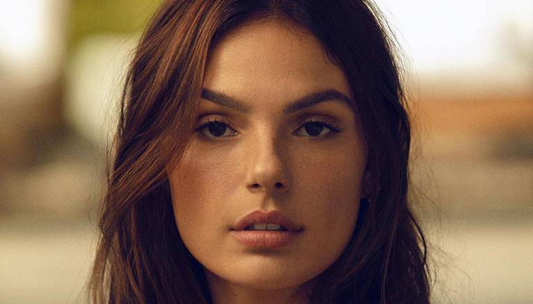 Isis Valverde pega pesado em treino e compartilha sua rotina fitness na web