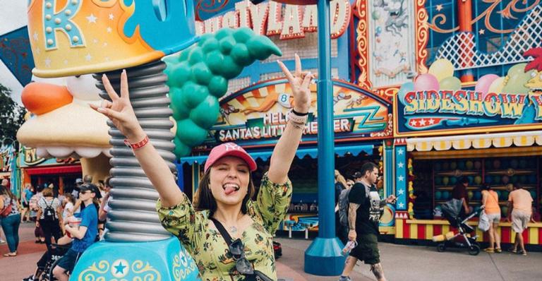 Larissa Manoela curte férias na Disney e fãs disparam: ”Quando volta pro Brasil?”