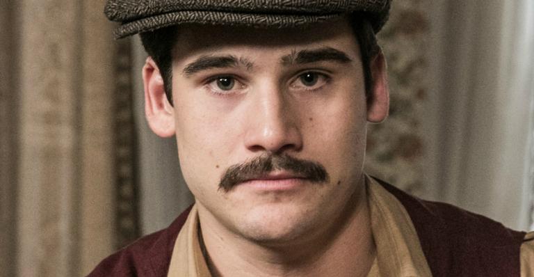 ‘Éramos Seis’: Alfredo se envolve com Marion e enche a cara