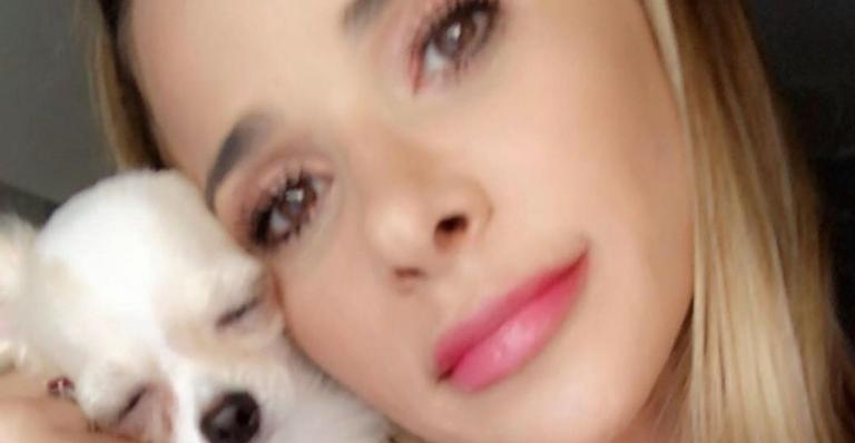 Momento fofura! Dany Bananinha revela o nome da filha ao lado da cachorrinha: ”Sua irmã”