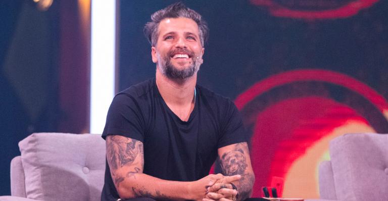 Bruno Gagliasso apresenta nova integrante da família e comove: ”Encontramos perdida na estrada”