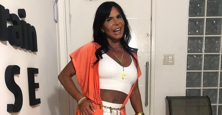 Sem papas na língua! Gretchen rebate haters após ser criticada por roupas curtas: ”Recalcadas”