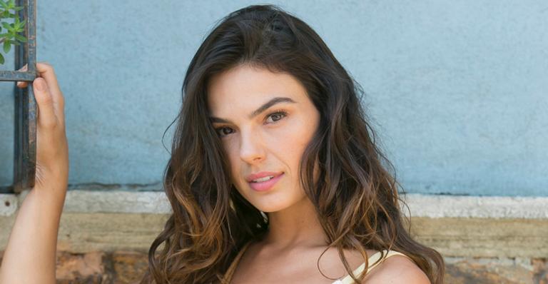 Isis Valverde homenageia a mãe em dia de aniversário: ”Como é lindo me sentir tão sua”