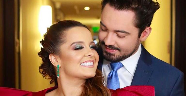 Maiara e Fernando surgem chiquérrimos para o casamento de Zé Neto: ”Rezem para eu pegar o buquê”