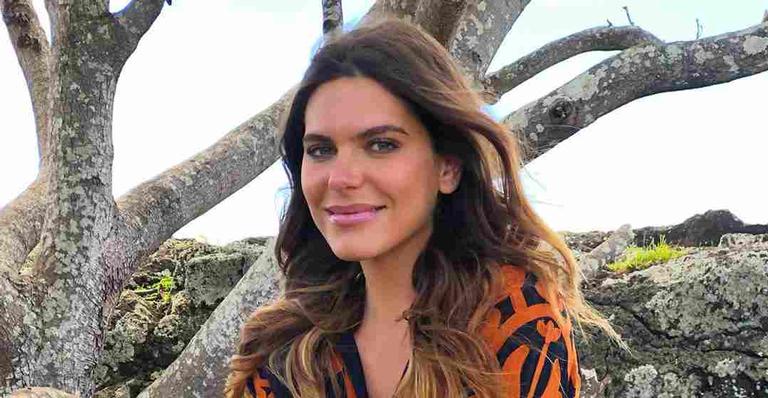 Mariana Goldfarb posa linda se refrescando em cachoeira e exibe o corpo sequinho: ‘Luxo’