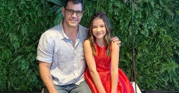 Juliano Cazarré comemora parceria com atriz mirim Clara Galinari: ”Vai ser lindo”