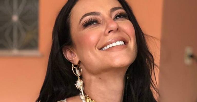 Paolla Oliveira teria trocado beijos com bonitão em festa de Anitta, diz site