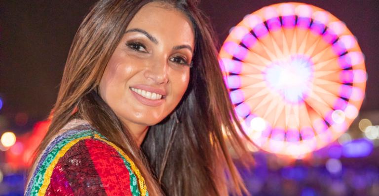 Aos 43 anos, Patricia Poeta posa de biquíni e boa forma choca a web: ”Deusa”